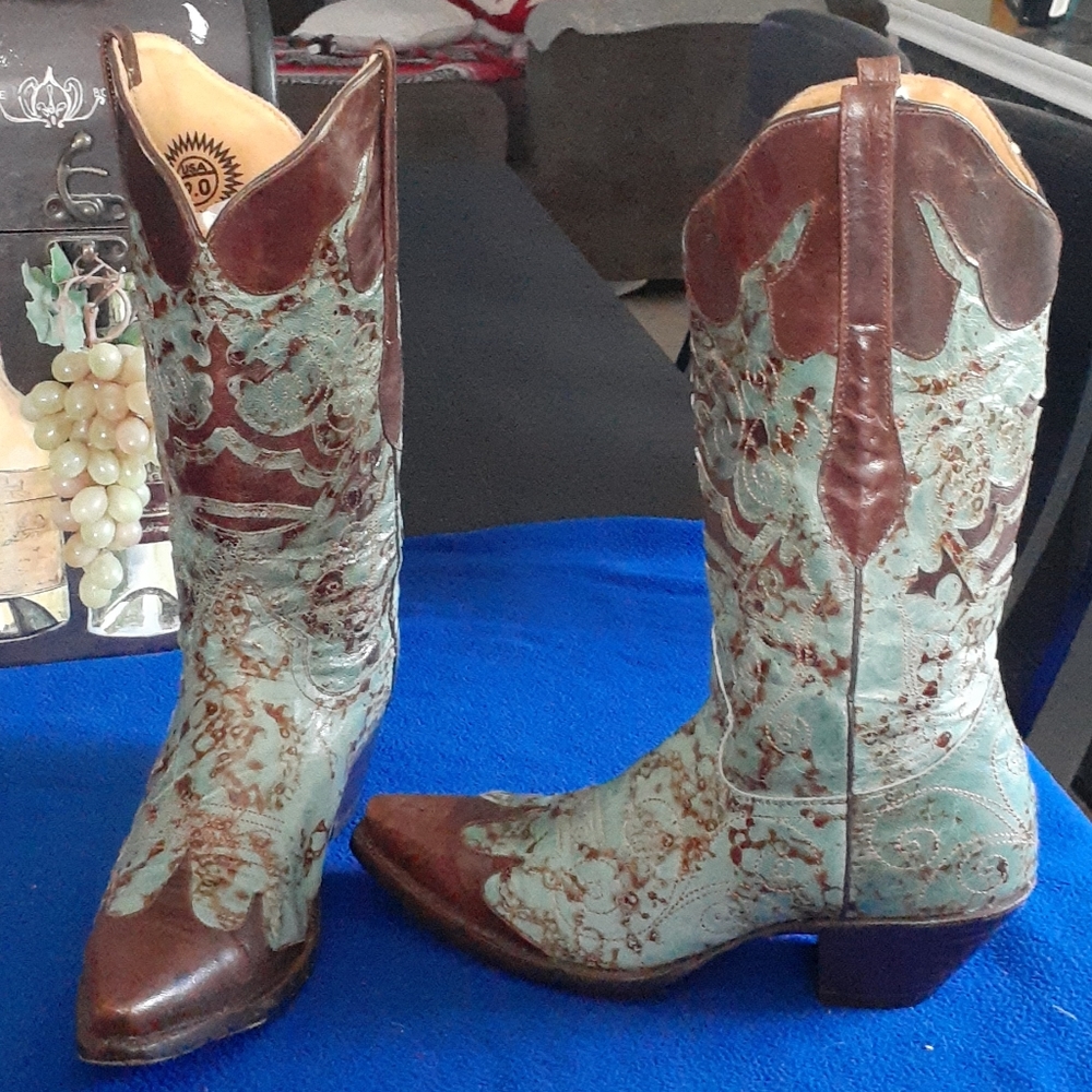 Bodacious Snip Toed cowgirl boots. Nice Pale Teal and Brown Boots